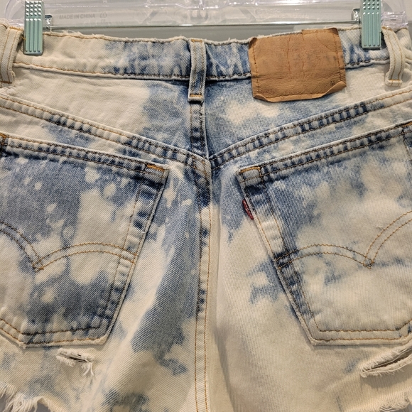 VINTAGE BLEACHED & DESTROYED LEVIS SHORTS - Picture 5 of 7